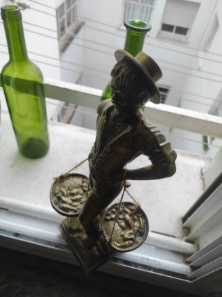 Figura Cenachero Bronce 34 cm de altura Base 9 cm