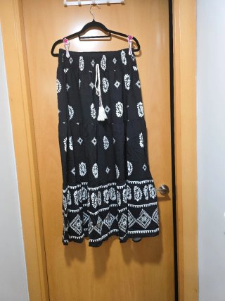 Falda larga negra