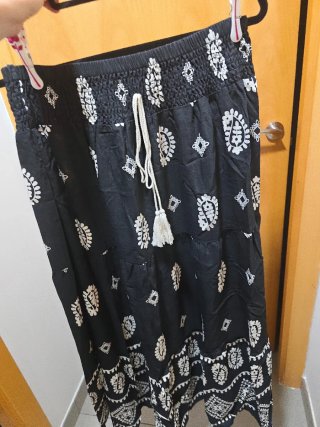 Falda larga negra