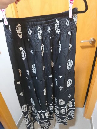 Falda larga negra