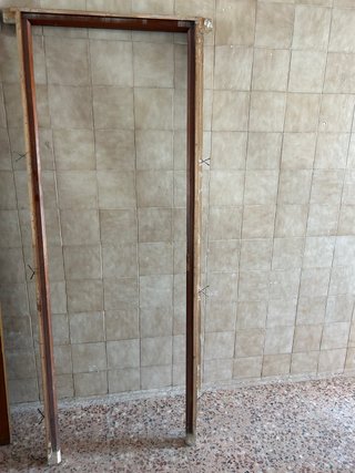Puerta de madera blindada con cerradura multipunto