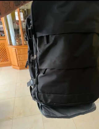 Mochila de viaje negra