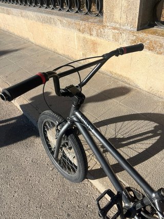 Bicicleta BMX gris