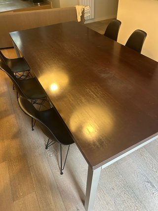 Mesa de comedor grande de madera y metal