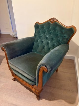 Sofá y sillones clásicos verdes estilo Luis XV