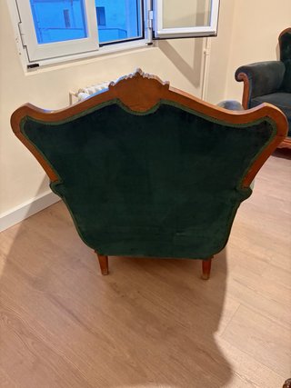 Sofá y sillones clásicos verdes estilo Luis XV
