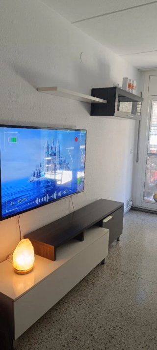 Mueble TV salón blanco y marrón
