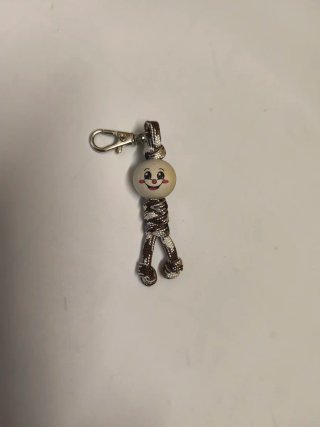 Llaveros, pulseras y colgantes