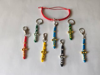 Llaveros, pulseras y colgantes