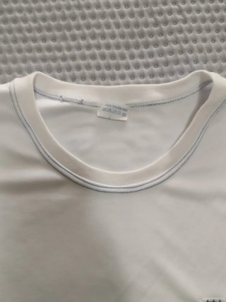 Camiseta deportiva Attendis blanca y azul