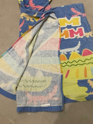 Poncho Toalla Infantil estampado Cocodrilo Azul.