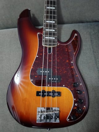 Bajo Sire Marcus Miller P7 4 cuerdas activo