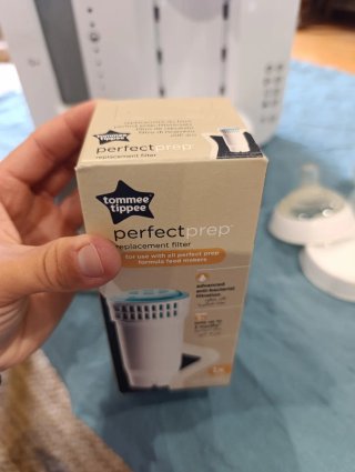Preparabiberones Tommee Tippee + accesorios bebe