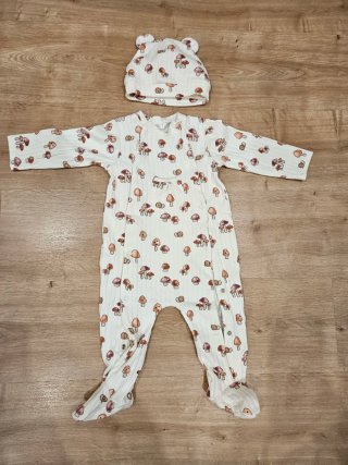 Pijama bebé con gorro