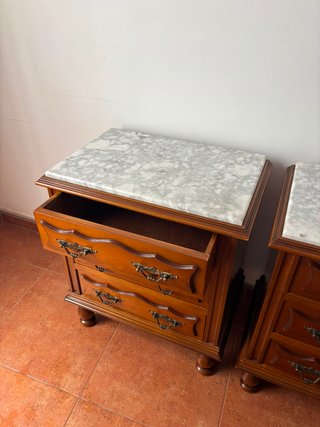 Mesitas de estilo vintage con sobre de mármol