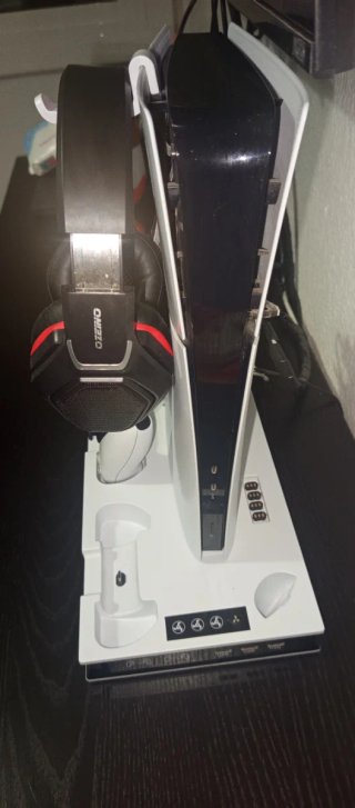 PS5 con DualSense, Base di Raffreddamento e Cuffie