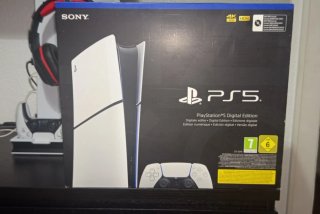 PS5 con DualSense, Base di Raffreddamento e Cuffie
