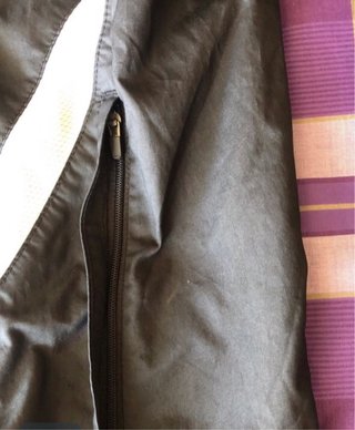 Chaqueta deportiva Nike negra.