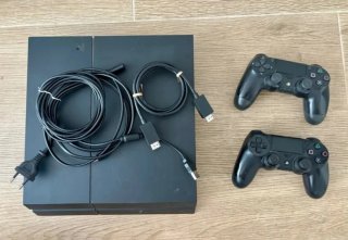 PS4 Slim 500GB + 2 controller e cablaggio