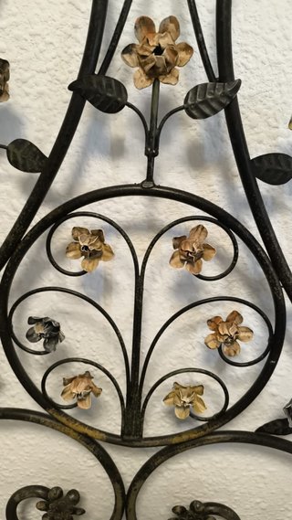 Cabecero de forja con flores