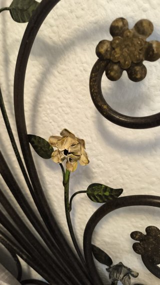 Cabecero de forja con flores