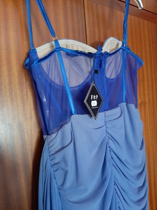 Vestido azul con transparencias