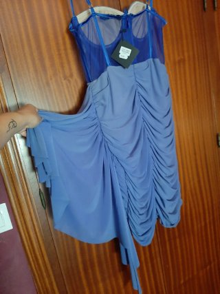 Vestido azul con transparencias