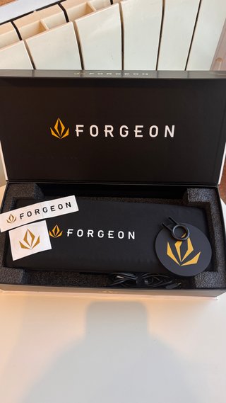 Teclado mecánico Forgeon Clutch 60% RGB