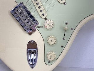 guitarra electrica fender stratocaster