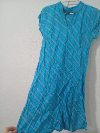Vestido azul de verano con cinturón