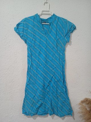 Vestido azul de verano con cinturón