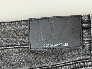Pantalón gris D76 Stradivarius talla 42 bootcut