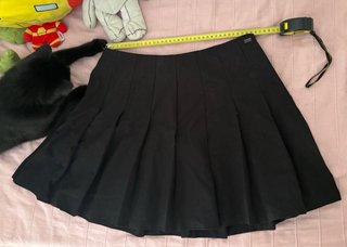 Falda corta negra de tablas talla L de Pull&Bear