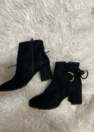 Botines negros tacón
