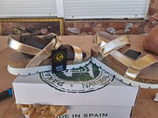 Sandalias doradas Panama Jack