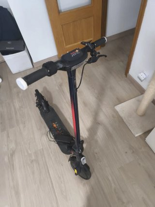 Patinete Eléctrico Red Bull Racing