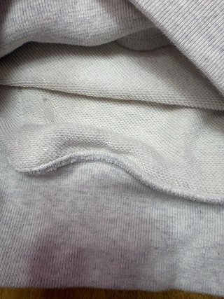 Sudadera con capucha gris básica