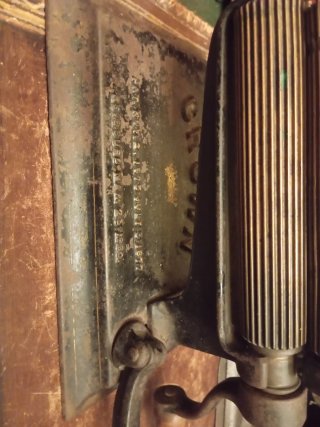 Máquina Plisadora Crown Antigua (1880)