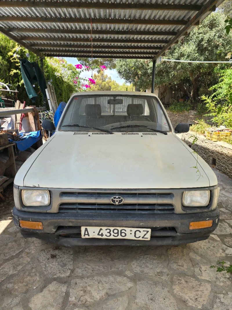 Toyota Hilux 2000 - foto 1