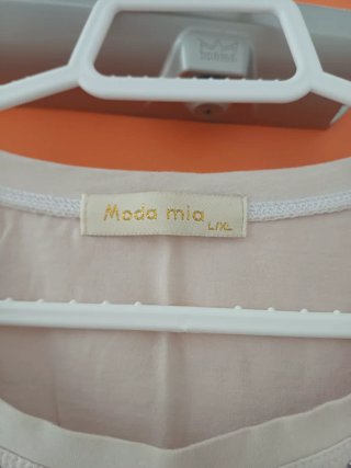 Camiseta con pedrería