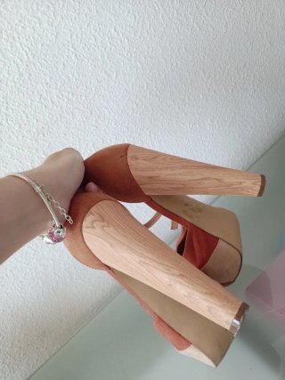 Tacones plataforma madera beige y marrón