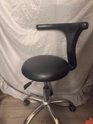 Taburete ergonómico profesional con respaldo