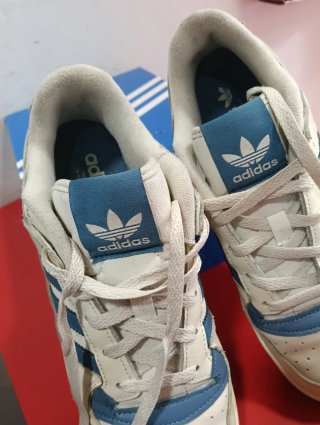 Zapatillas Adidas Forum Talla 40 ⅔ Marfil y Azul