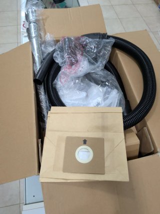 Aspirador Amazon Basics con bolsa HEPA