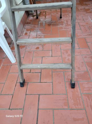 Escalera de madera para pintor