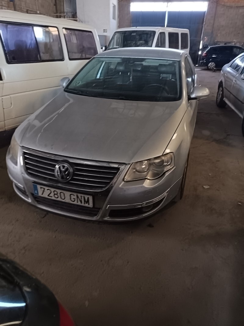 Volkswagen Passat 2009 - foto 1