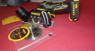 Mini sierra Dewalt DCS438N