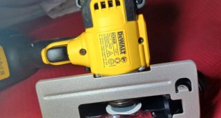 Mini sierra Dewalt DCS438N