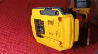 Mini sierra Dewalt DCS438N