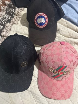 3 Gorras Gucci Negras y Rosas